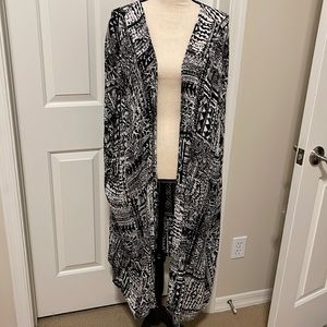 Soft Surroundings Black and White Print Topper